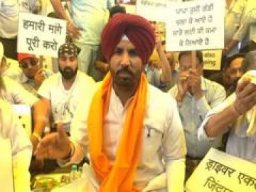 Chandigarh Tricity cab driver union continues protest, demands fair regulations