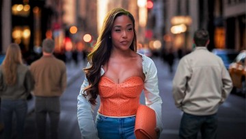 Jordyn Woods orange lucky bag gets museum treatment