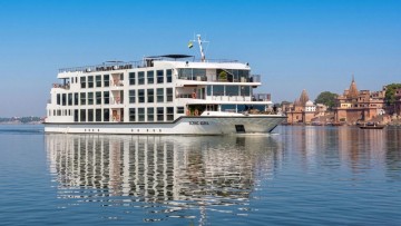 Scenic ship heads to India's Hooghly River