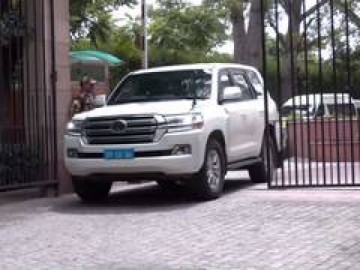 US delegation leaves from Vanijya Bhawan after meeting Indian negotiators amid interim deal discussions