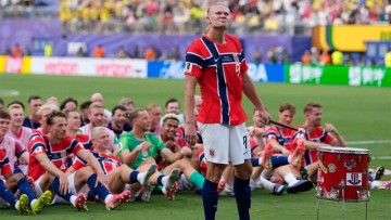 Search my name...: Erling Haaland's cheeky post as Google joins Norway's viral Viking Row craze