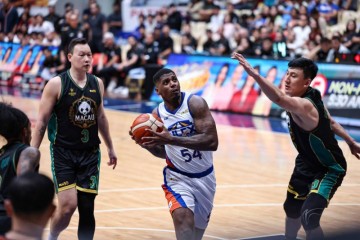 NLEX smashes Macau as Alapag wins coaching debut