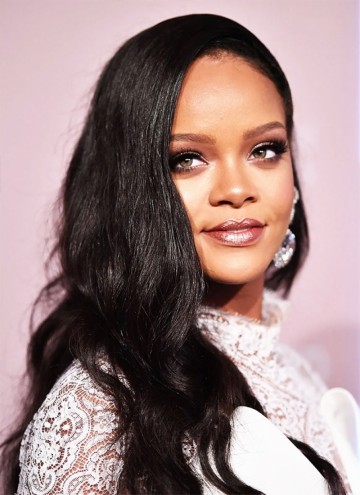 Rihanna Tells Woman Battling Cancer to Never Apologize for Her Appearance