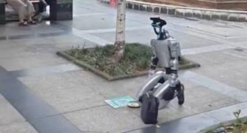 Humanoid Robot Begging in China Goes Viral, Sparks AI Ethics Debate