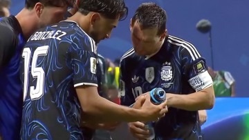 Messi checks Jordan Pickford's penalty notes after Argentina beat England