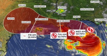 Tropical Storm Bertha strengthens, threatening Gulf Coast. See forecast map and its path.