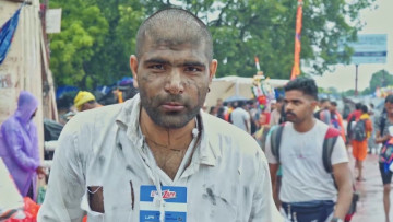 Friend poses as beggar in Haridwar for a YouTube experiment; Here's how much he makes | Viral