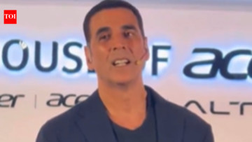 Akshay Kumar's hilarious reaction to journalist's pan masala ad question goes viral, actor laughs after 'Sab kesar bech rahe hain' remark
