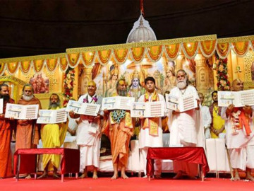 Union Minister Jyotiraditya Scindia Releases Commemorative Stamp in Honour of Sant Malukdas Ji