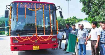 15 Years, 9.2 Lakh Km: Delhi’s Last Red CNG Bus Retires