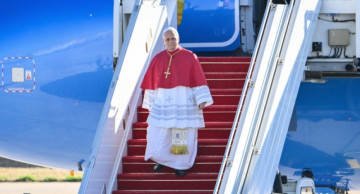 Pope Arrives In France On First State Visit In 18 Years