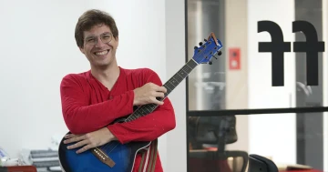 Why Is An American History Teacher Singing Bollywood Songs On Mumbai’s Streets?