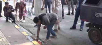 Delhi CM Rekha Gupta Joins ‘Ek Din, Ek Ghanta, Ek Saath’ Cleanliness Drive