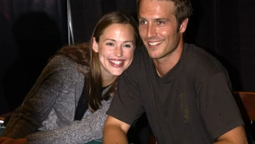25 Years Later, Jennifer Garner & Michael Vartan Reunite in a Sweet Alias Throwback