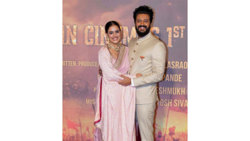 Riteish Deshmukh's surprise visit leaves wife Genelia overwhelmed