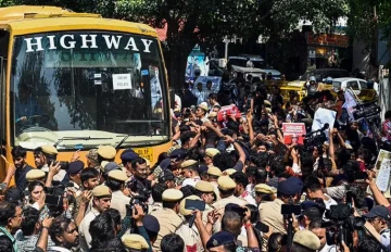 ‘Amit Shah Ji, Where Are You?’ Rahul Gandhi Questions Police Conduct at Jantar Mantar