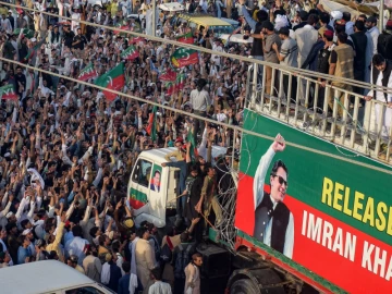 Imran Khan Supporters Begin Pakistan Protest March After Talks With Govt Fail