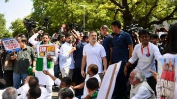 Rahul Gandhi Climbs Barricade, Waves Tricolour as INDIA Bloc Protest Takes a Dramatic Turn