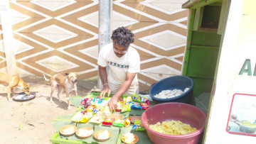 Sparing Food For Animals: Inspired By Aahaar, Bhubaneswar Volunteers Offer Rs 5 Food For Strays