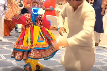 Garba coach's dance with a traditional-dressed robot goes viral in Mumbai The Mainstream