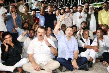 Rahul, Priyanka's detention: MP Congress protests outside EC office in Bhopal