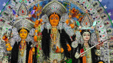 292 Years of Tradition: A Santiniketan Family Brings Its Heritage-Rich Durga Puja to Life