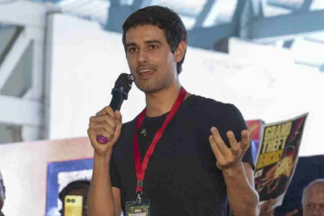 Dhruv Rathee Joins Protest, Now a Former IPS Officer Wants His Visa Checked