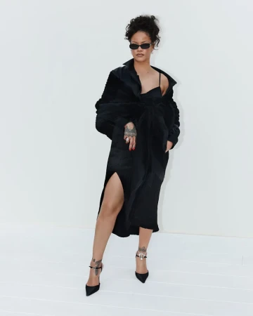 Splits & Giggles! Rihanna's Viral Fenty Beauty Meet & Greets Prove The Bad Gal's Still Got Her Sexy Moves