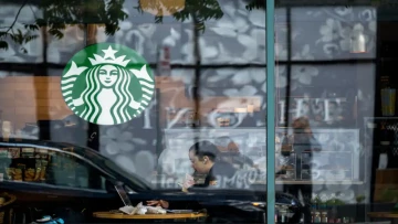 Starbucks Denies Chipotle Takeover Buzz, Sends Mexican Chain’s Shares Tumbling 3.1%