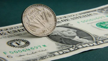 “21 Din Mein Paisa Double ? ”  Indian Firms Face the Opposite as Rupee Falls, BMW Raises Prices to Offset Rising Costs