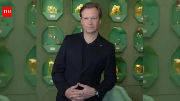Self-Gifting Is the New Luxury Trend ✨ Swarovski Shines as More Indians Spend on Themselves.