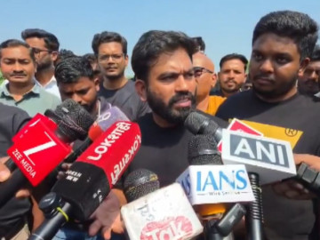 Flag Hoisted, Tempers Raised: Cockroach Janata Party Questions Jantar Mantar Detentions
