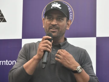 Thala for a reason! 🦁💛 MS Dhoni spotted at Mumbai airport with his Ranchi childhood buddy, fueling CSK IPL 2027 hype! ✈️🔥