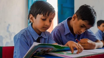 🚌 Free Bus Rides, Fuller Plates 🍲 Three Keralam Teachers Turn Travel Savings Into Meals for Plantation Workers’ Children.