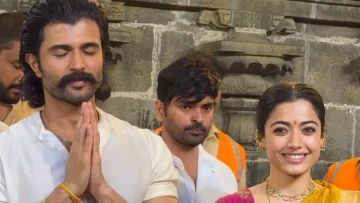 Darshan turned into a fan frenzy! Vijay Deverakonda held Rashmika close as crowds surrounded the couple at Tirumala ahead of Ranabaali’s release. 🙏
