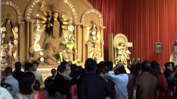 One Festival, Two Epic Victories! 🏹 From Lord Rama Defeating Ravana to Goddess Durga’s Triumph Over Evil, Here’s How India Celebrates Dussehra 2026