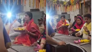 Navratri Vibes 🪔! Shilpa Shetty Seeks Maa Mahalaxmi’s Blessings in Mumbai
