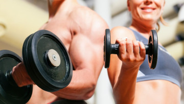 Pilates vs Weights: Which One Actually Builds More Muscle? 💪