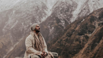 Born Where Yoga Breathes! How Rishikesh’s Spiritual Roots Shaped Anand Mehrotra and Inspired the Journey of Sattva Yoga Academy.