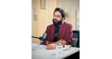 Less Fake Gyaan, More Real Talk! 🎙️ Abhishek Vyas Is Giving India’s Podcast Scene a Cinematic Glow-Up with Raw Stories and Startup Wisdom