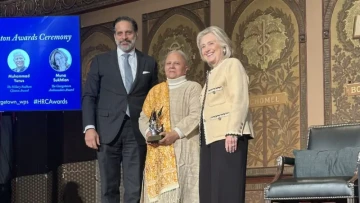 Good Work, Global Recognition! 🌟 Reema Nanavaty Wins the Hillary Rodham Clinton Award for Empowering Women Workers and Improving Their Livelihoods
