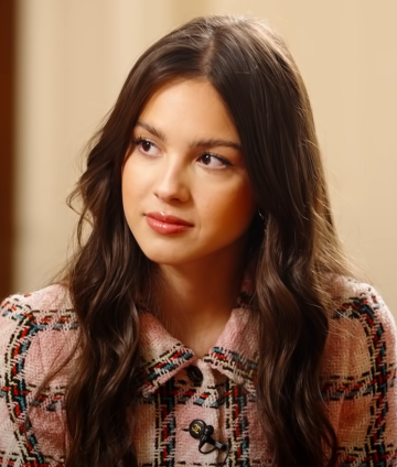 Olivia Rodrigo and Chappell Roan Put ‘Expectations’ on Game-Show Mode, With David Byrne as the Plot Twist
