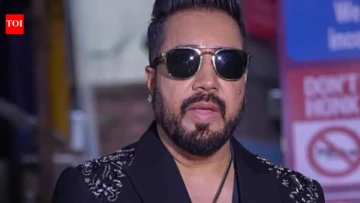 Mika Singh Thought Big B Was Sliding Into His DMs, Turns Out Daler Mehndi Was Pulling the Strings All Along 😂