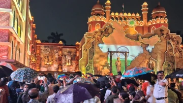 New Bosses, Same Durga Puja Power Games 🪔 Bengal’s Puja Committees Navigate a Political Shift as New Patrons Step In and Old Connections Stay Relevant.