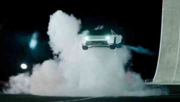 Straight Out of a Bollywood Sci-Fi Film!  Elon Musk’s Tesla Roadster Flips and Hovers Mid Air in Wild Demo