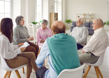 When Memories Get Fuzzy, Keep the Connection Strong 💛 How to Stay Close to Loved Ones While Navigating Memory Changes.