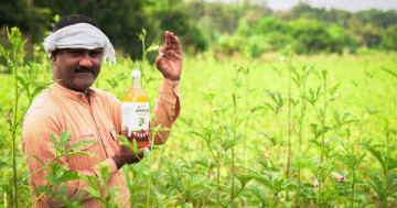 Soil in Trouble? Let Nature Take the Lead! 🌱 JagPaavani by Sri Sri Naisargik Champions Nature-Led Farming for Healthier Soil and More Sustainable Harvests.