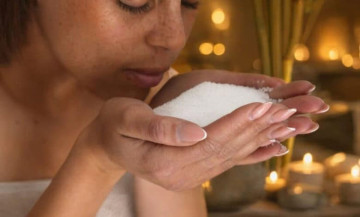 Self-Care Without the Spa-Day Drama 🛁 A Simple Salt Bath Might Be All You Need to Soak Away Stress and Make Time for Yourself.