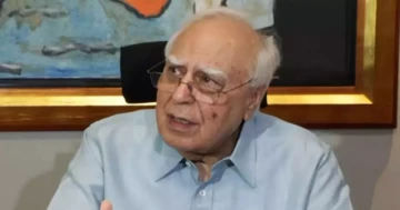 “Regime Change? No, It’s Your Exit Cue!” 😂 Kapil Sibal Fires Back at Rajnath Singh, Saying People Want a Change of Government