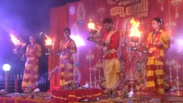 Tradition Gets a New Generation of Devotees! 🪔 Jammu Girls Perform Daily Aartis at Historic Raghunath Ji Temple to Revive Women’s Role in Hindu Traditions